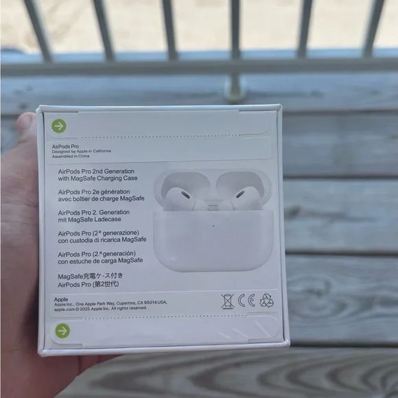 Apple AirPods Pro Box in White